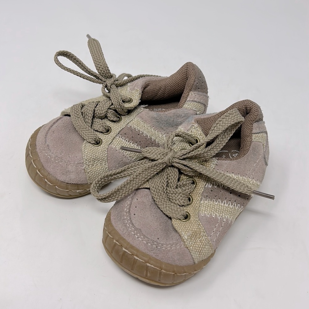 Children’s Place Boy’s Lace-Up Shoes Size 4 Excellent Condition